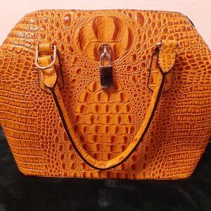 VINCENZO GENUINE LEATHER BROWN ALLIGATOR EMBOSSED HANDBAG   SHOULDER STRAP, NEW